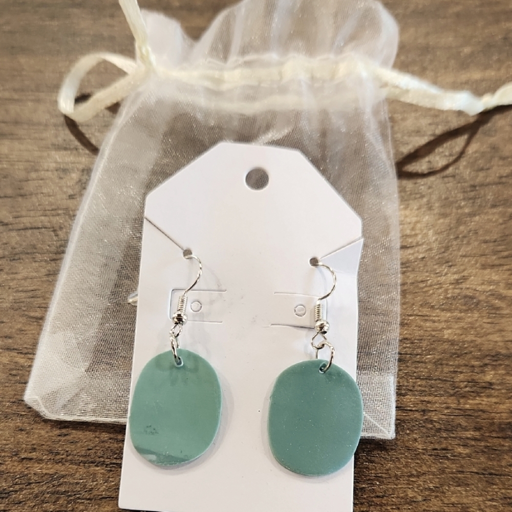 Elegant Green Dangle Earrings